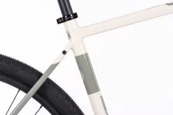 Orro Terra C 105 Di2 RR900 Gravel Bike (2023) 11 Orro Terra C 105 Di2 RR900 Gravel Bike (2023) -Mountainbike Verkäufe Orro Terra C 105 Di2 RR900 Gravel Bike 2023 Adventure Bikes SD Chalk 2023 ORRTC2717RR9SDC46 3