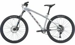 Vitus Nucleus 27 VRS Mountainbike (Set Mit Absenkbare Sattelstütze Und Pedalen) -Mountainbike Verkäufe Vitus Nucleus 27 VRS Mountain Bike 2022 Oryx Grey 04 1